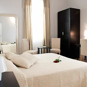 Bed & Breakfast Opera ***